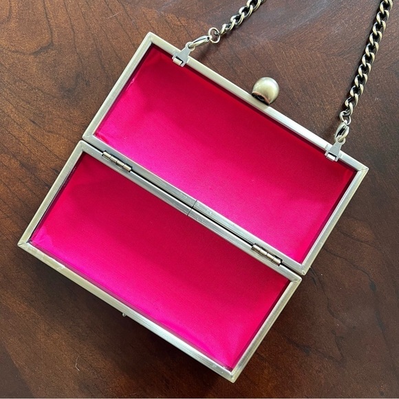 Kiss Lock Clutch Embroidered Case - Picture 6 of 6